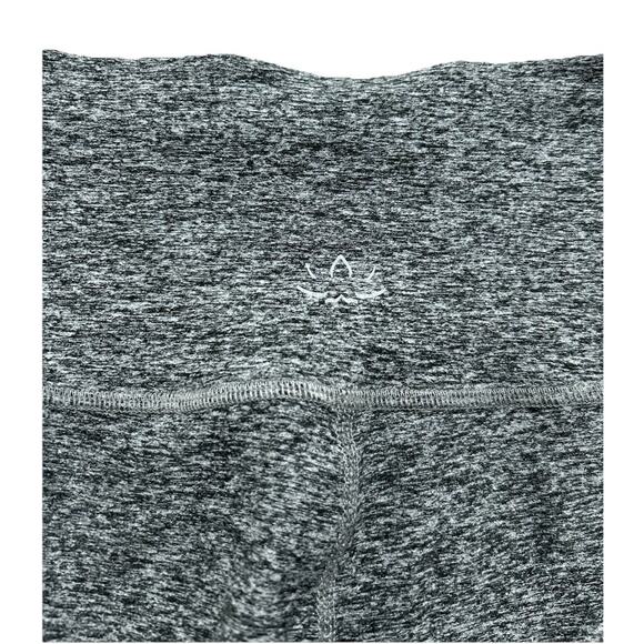 Beyond Yoga High Rise Legging Heathered Gray Women's M Capri length 20.5 Inseam - Picture 6 of 7